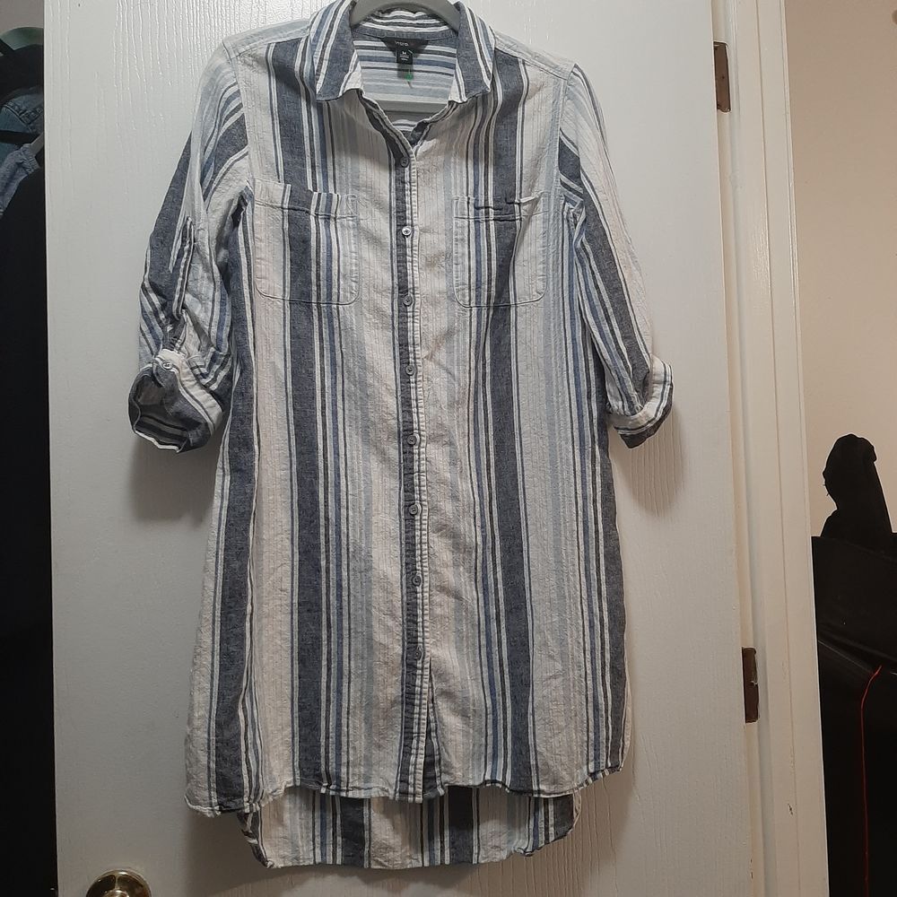 Intro Striped Blue and White Lightweight Linen Blend Dress Shirt Medium